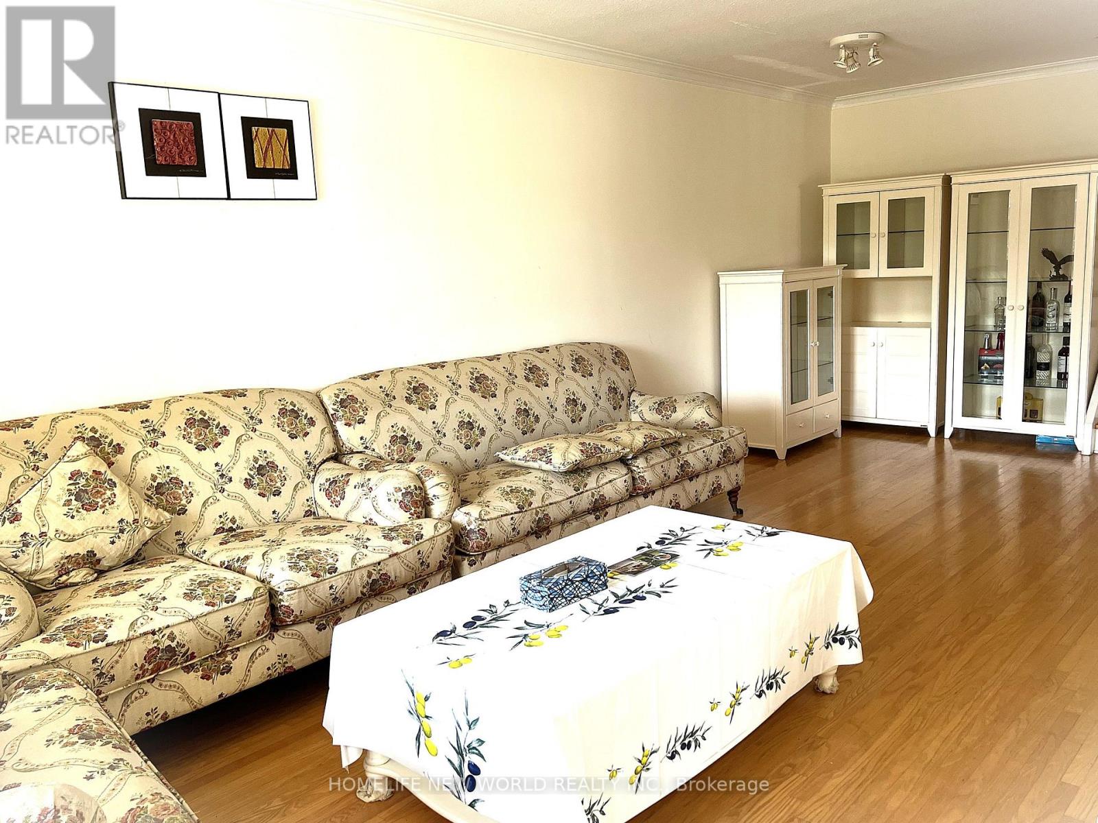 28 Greyhound Drive, Toronto (bayview Woods-steeles), Ontario