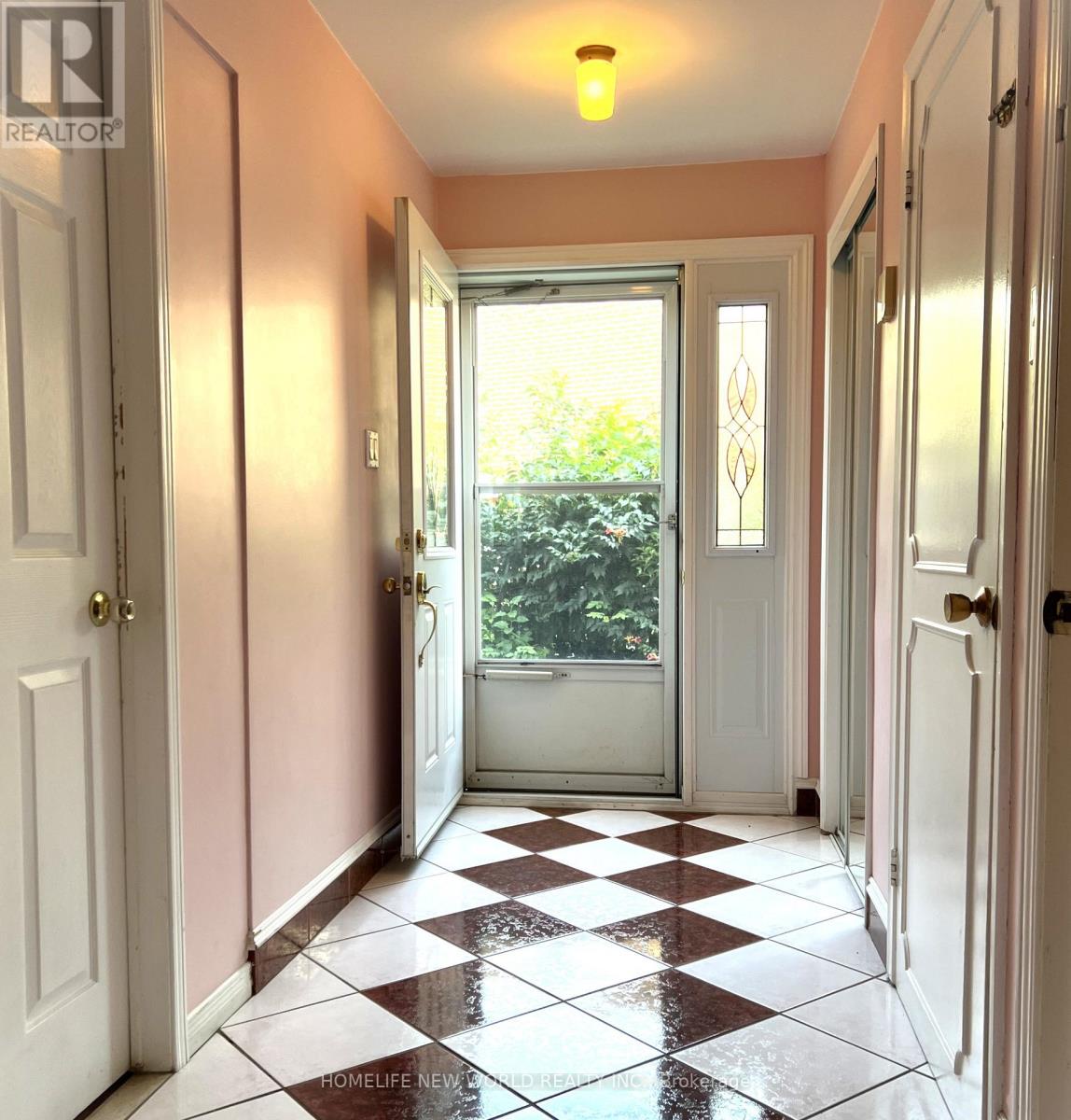 28 Greyhound Drive, Toronto (bayview Woods-steeles), Ontario