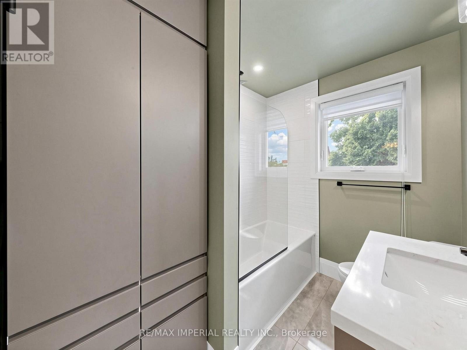 404 Glen Park Avenue, Toronto (yorkdale-glen Park), Ontario