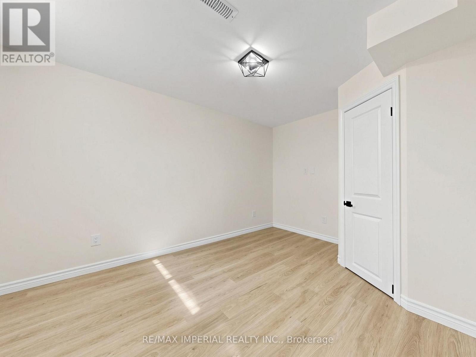 404 Glen Park Avenue, Toronto (yorkdale-glen Park), Ontario