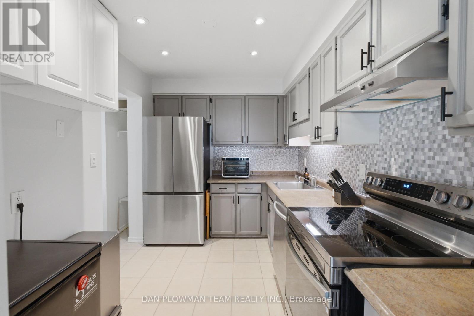 32 - 11 Livonia Place, Toronto (morningside), Ontario