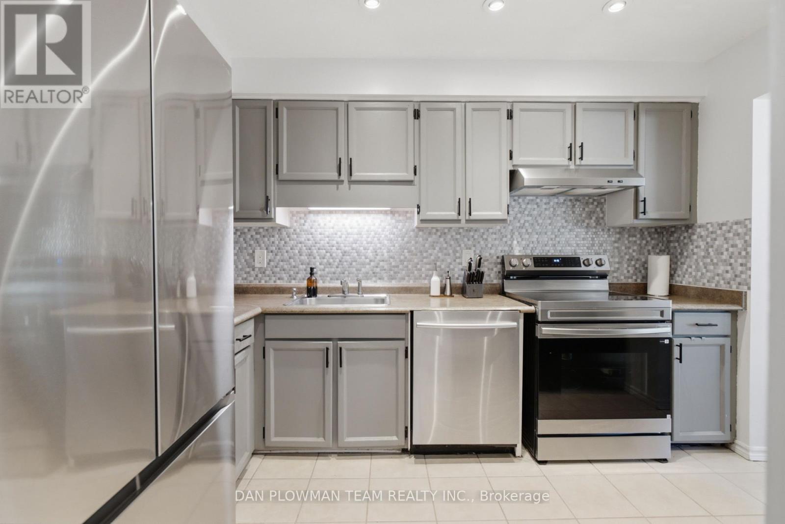 32 - 11 Livonia Place, Toronto (morningside), Ontario