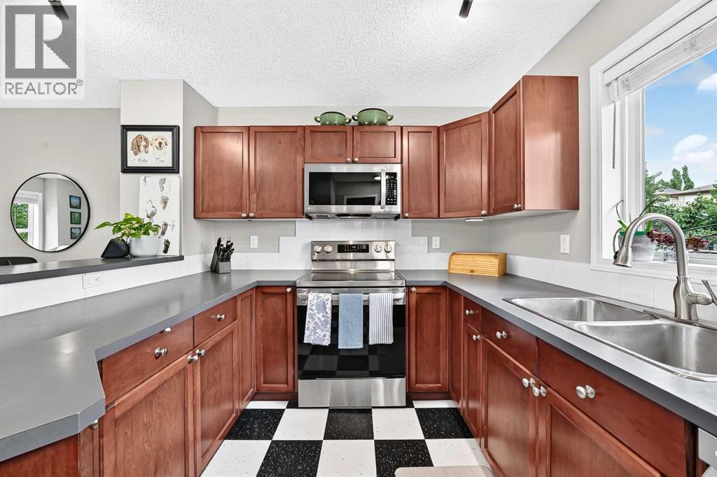 22 Everwillow Circle Sw, Calgary, Alberta