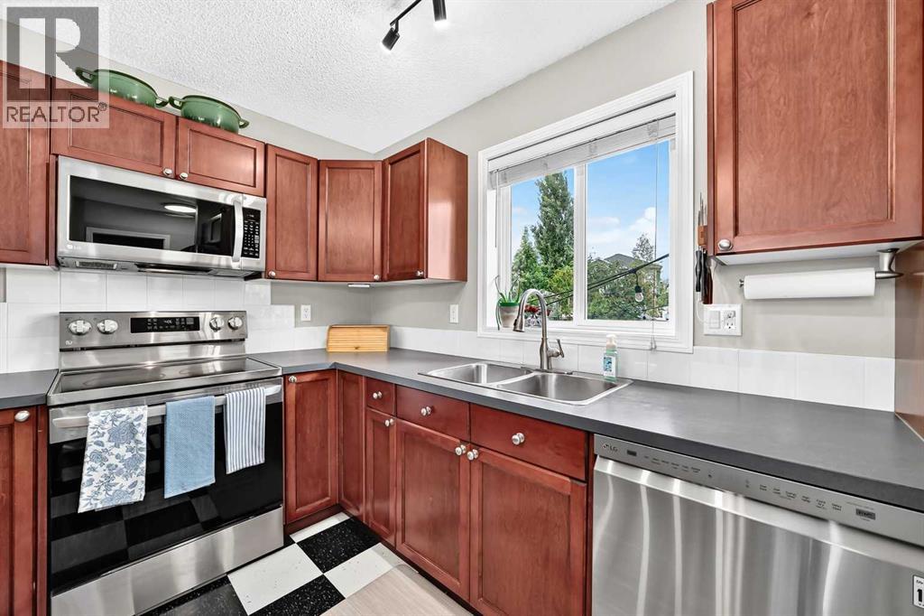 22 Everwillow Circle Sw, Calgary, Alberta