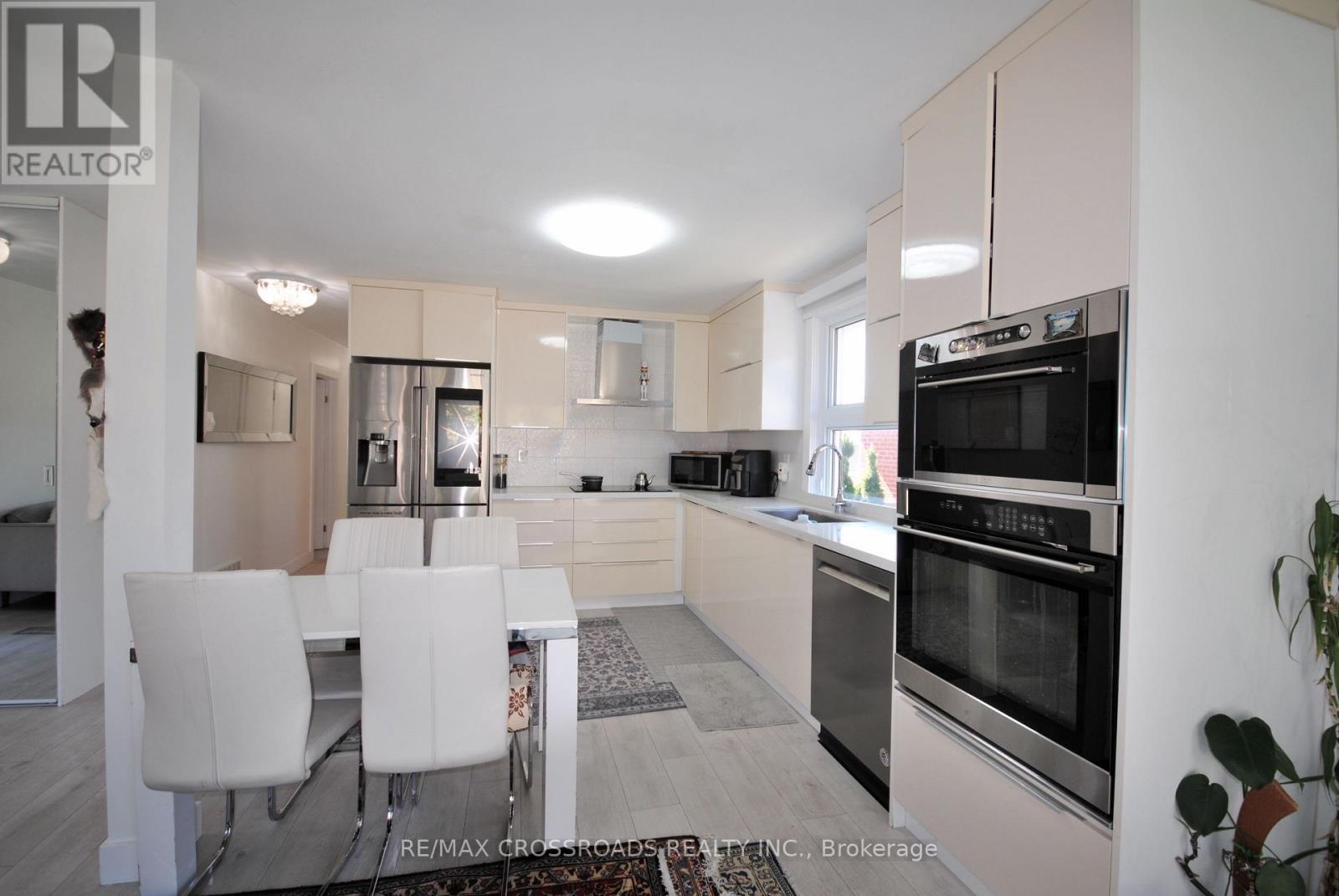 25 Arbutus Crescent, Toronto (dorset Park), Ontario