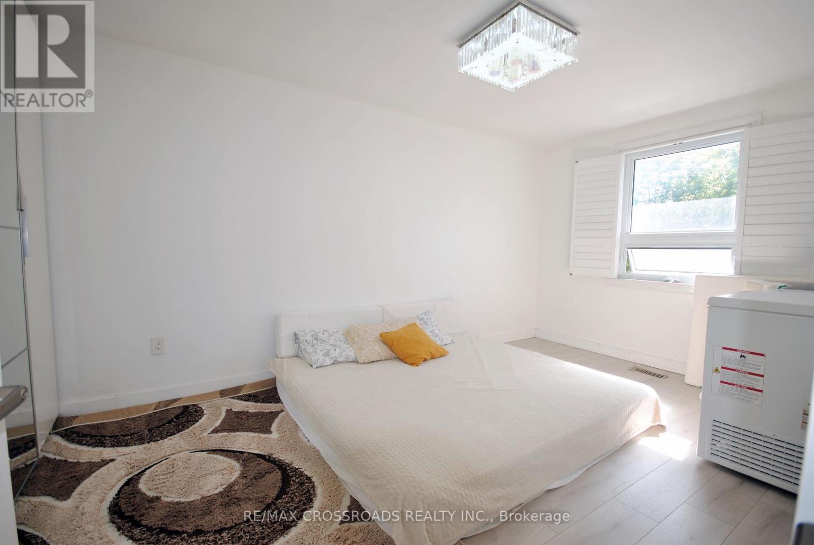 25 Arbutus Crescent, Toronto (dorset Park), Ontario