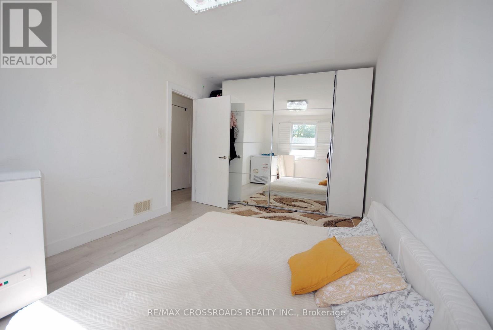 25 Arbutus Crescent, Toronto (dorset Park), Ontario