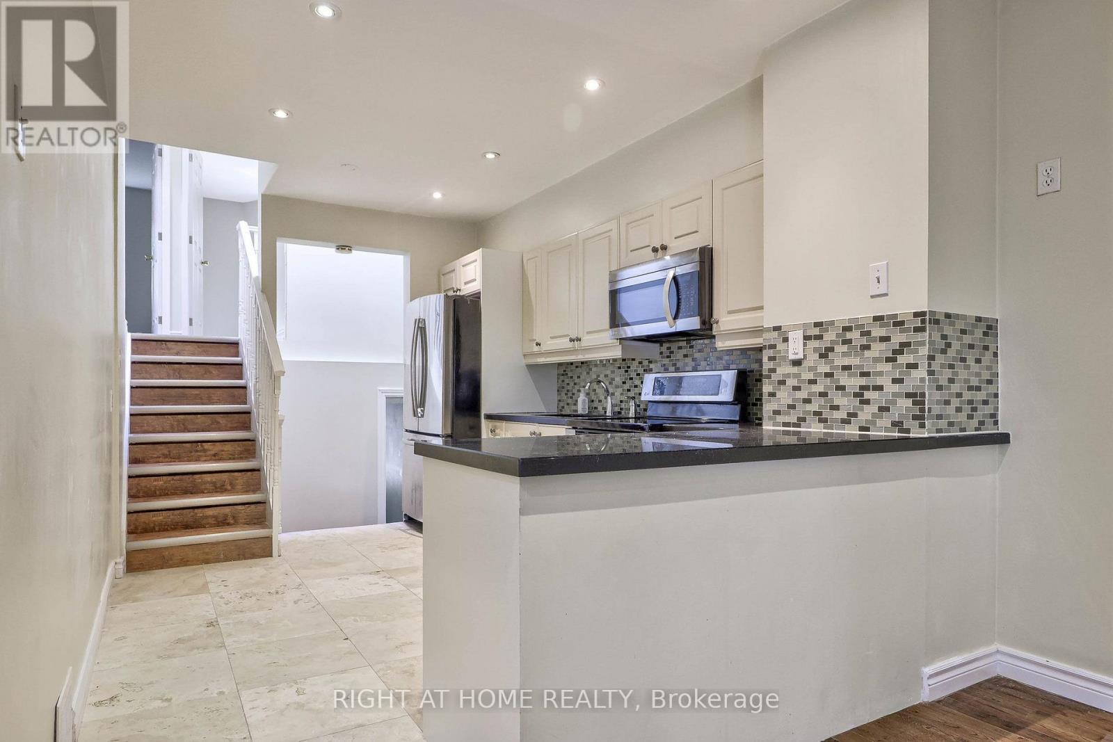 243 Coleridge Avenue, Toronto (woodbine-lumsden), Ontario