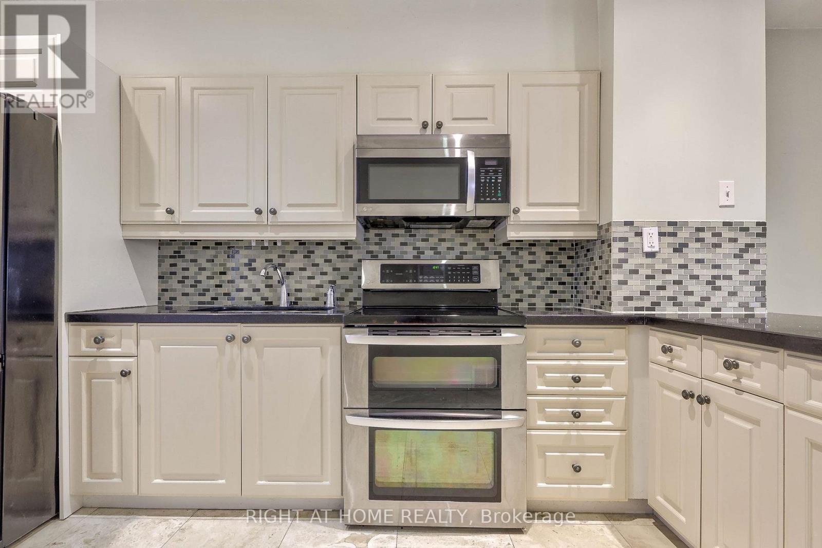 243 Coleridge Avenue, Toronto (woodbine-lumsden), Ontario
