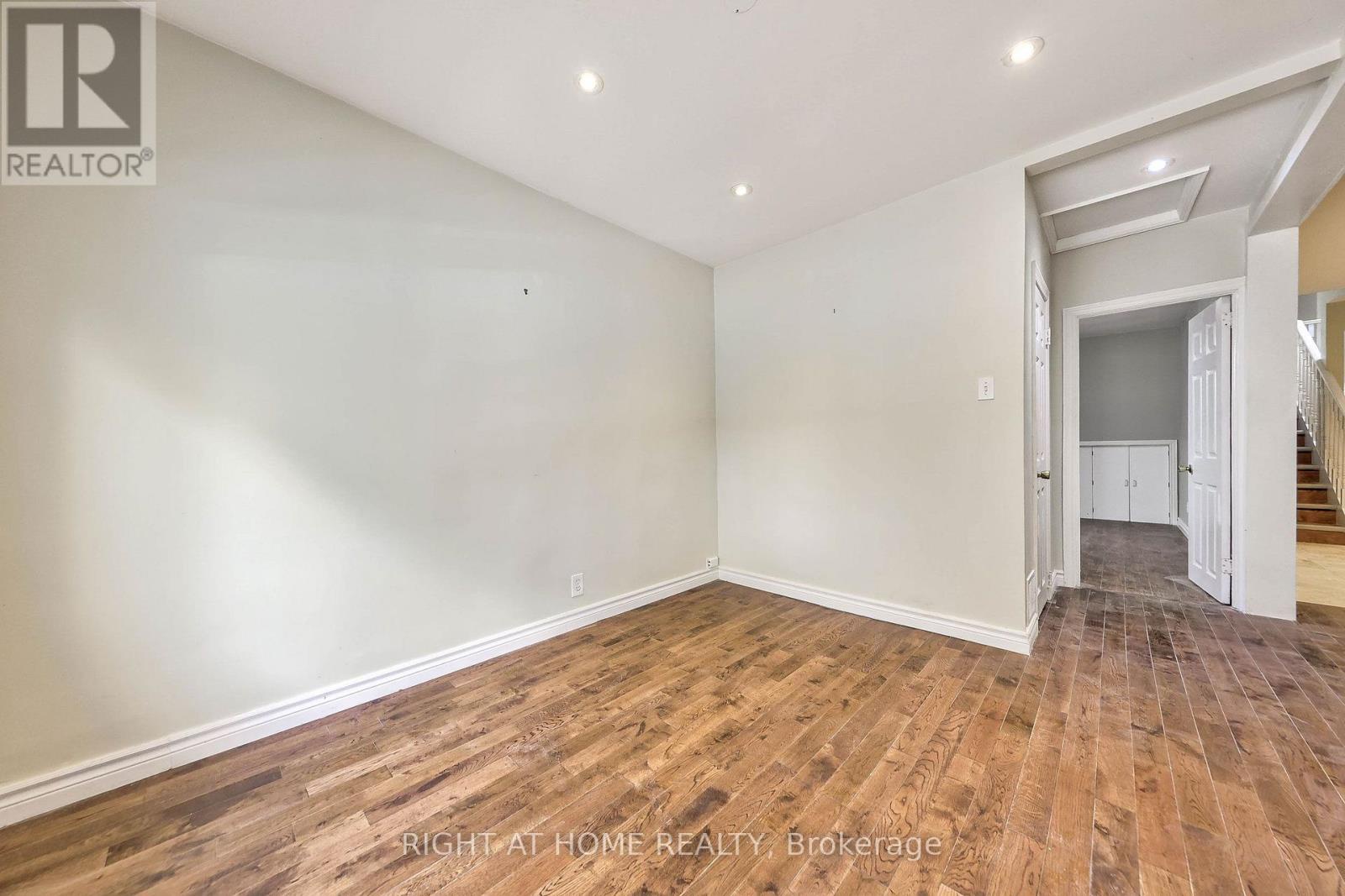 243 Coleridge Avenue, Toronto (woodbine-lumsden), Ontario
