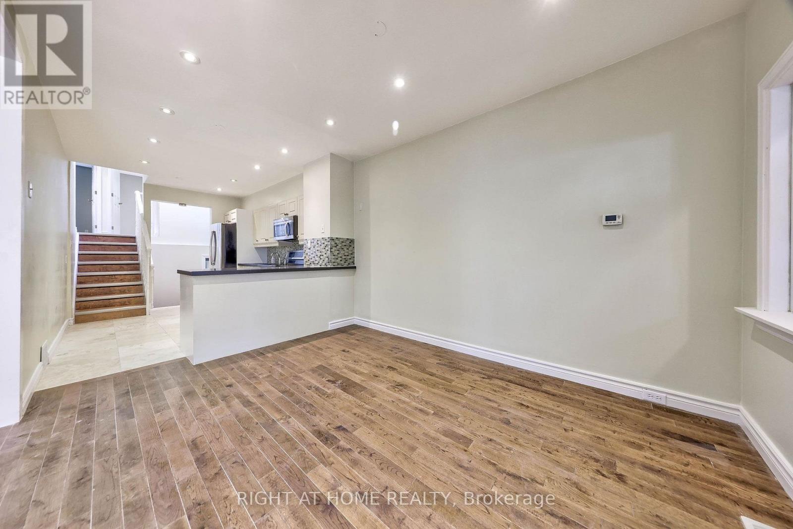 243 Coleridge Avenue, Toronto (woodbine-lumsden), Ontario