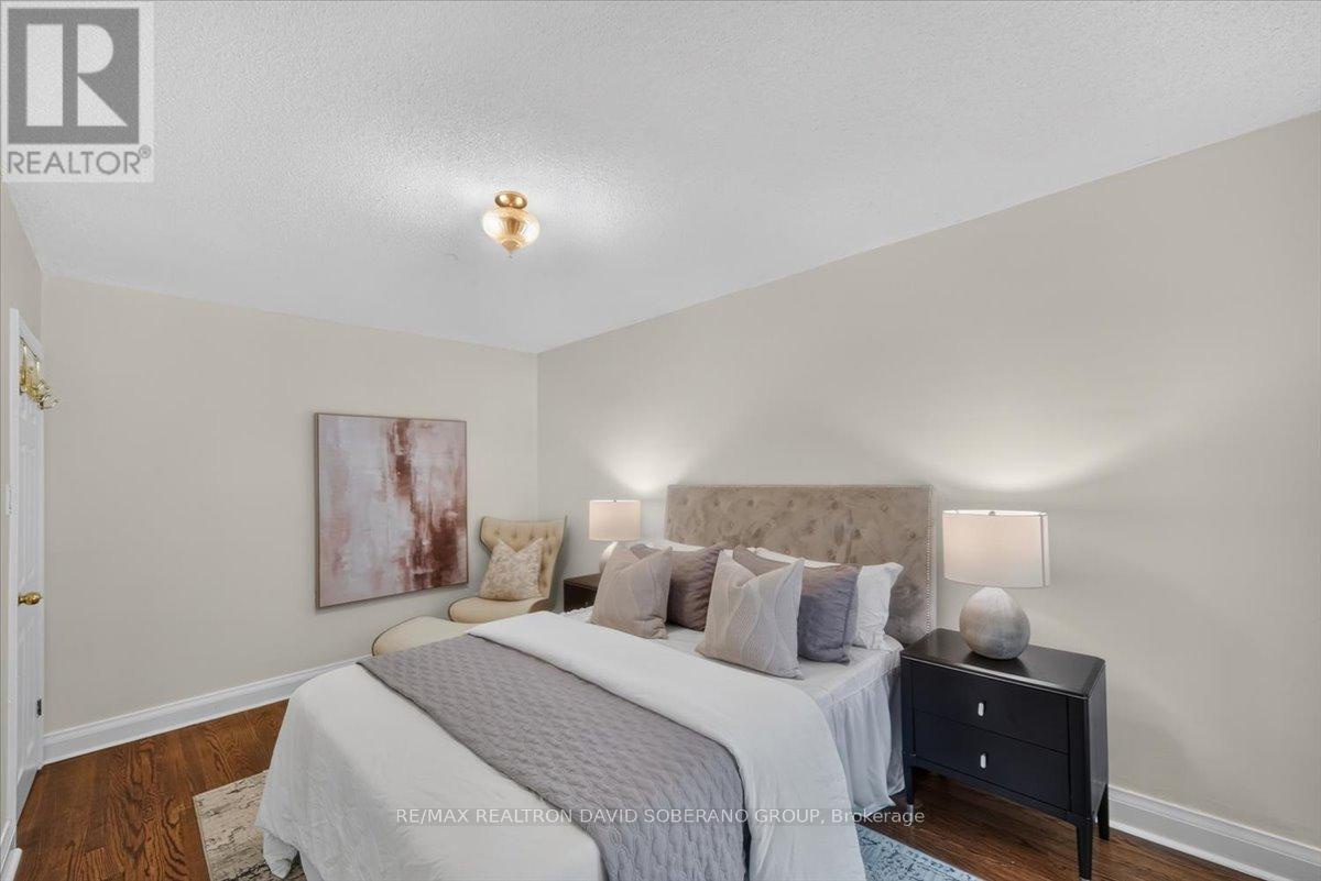 122 Mcgillivray Avenue, Toronto (bedford Park-nortown), Ontario