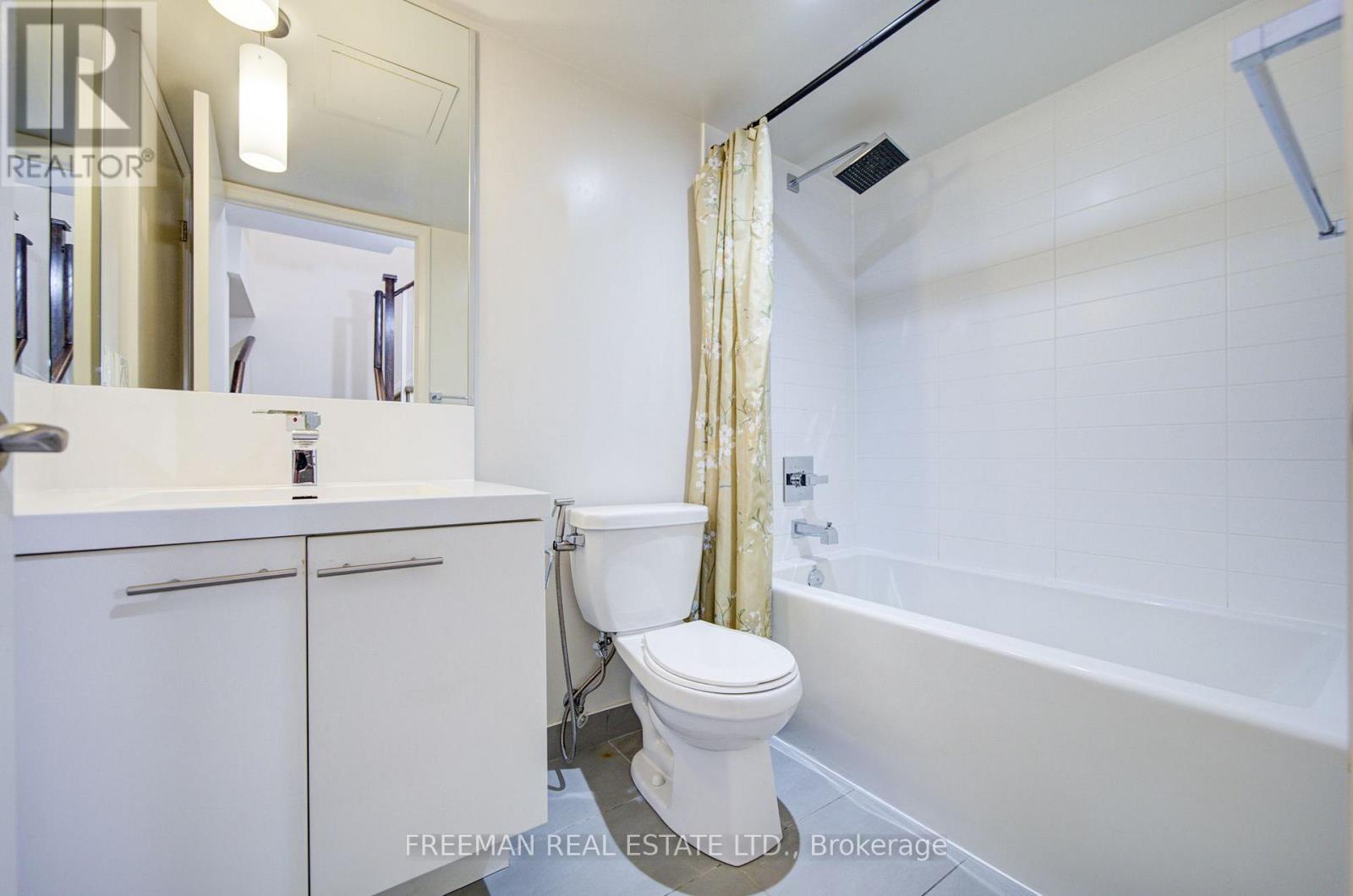 Th108 - 5 Valhalla Inn Road, Toronto (islington-city Centre West), Ontario