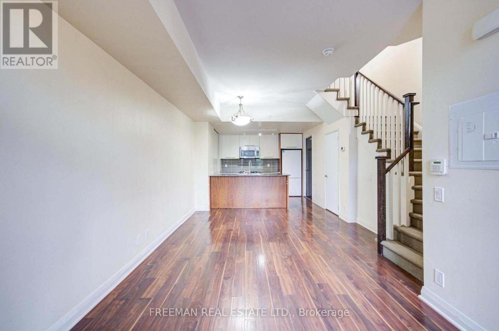 Th108 - 5 Valhalla Inn Road, Toronto (islington-city Centre West), Ontario