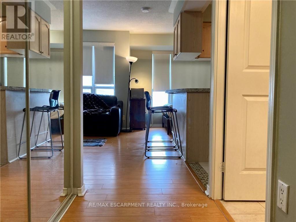 2304 - 909 Bay Street, Toronto (bay Street Corridor), Ontario