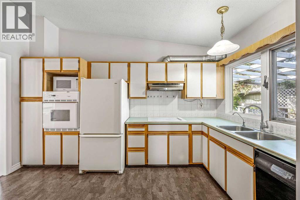10607 Maplecreek Drive Se, Calgary, Alberta