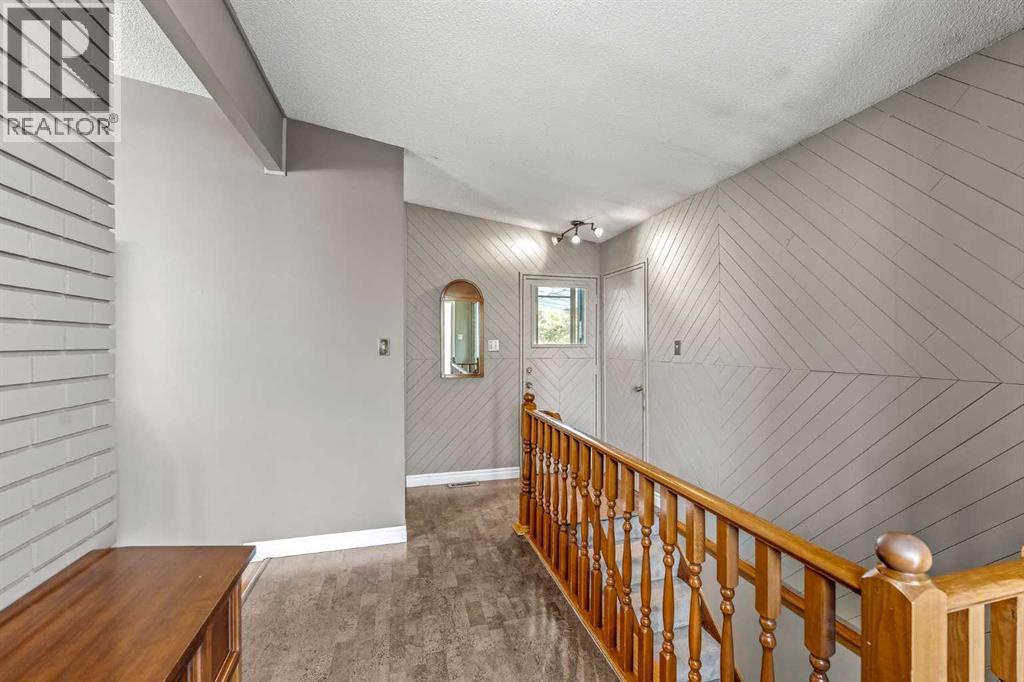 10607 Maplecreek Drive Se, Calgary, Alberta