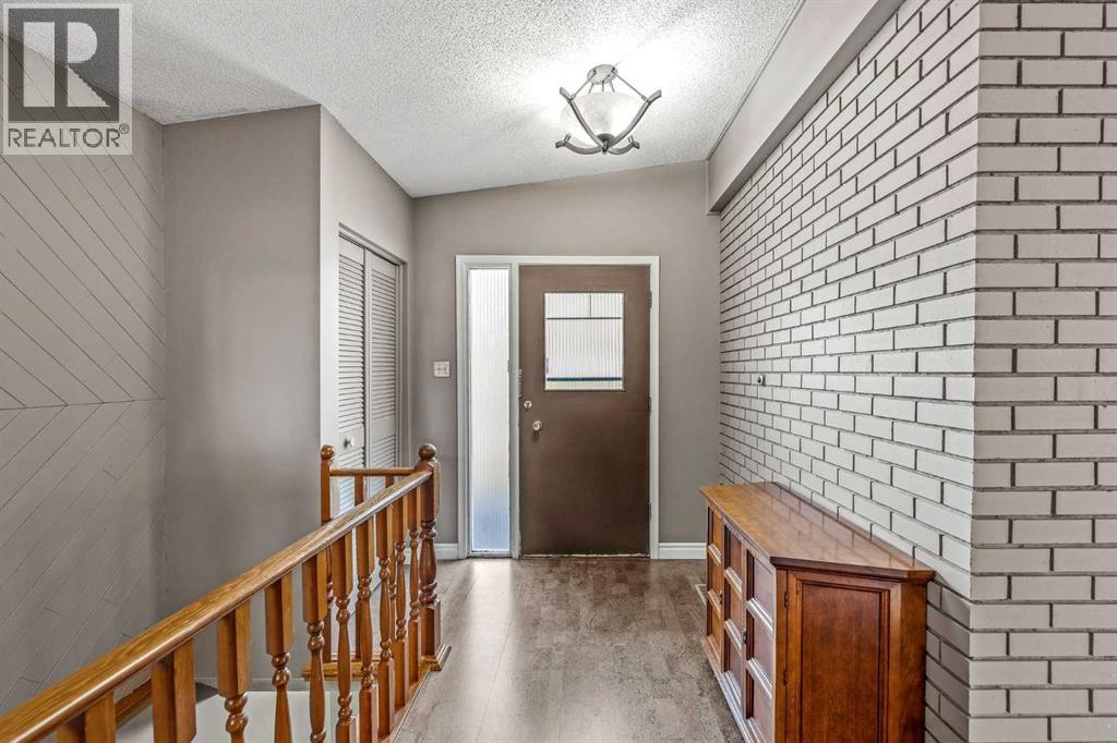 10607 Maplecreek Drive Se, Calgary, Alberta