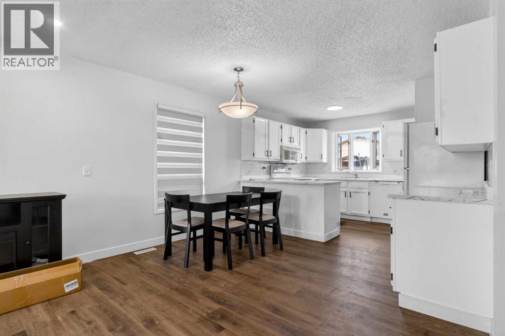 128 Castledale Crescent Ne, Calgary, Alberta