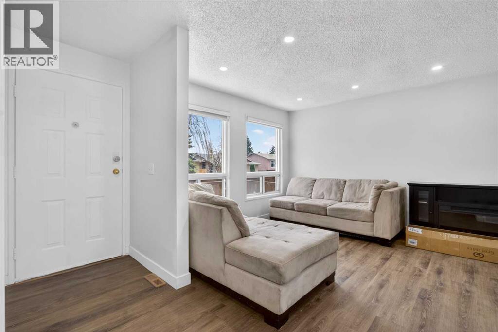 128 Castledale Crescent Ne, Calgary, Alberta