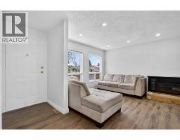 128 Castledale Crescent NE