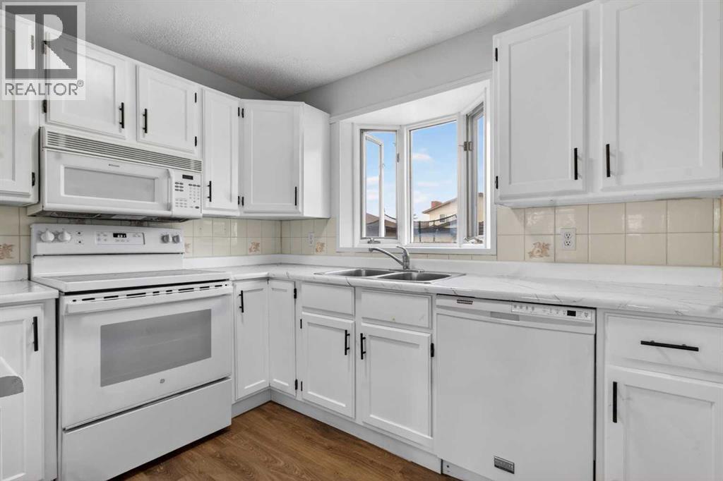 128 Castledale Crescent Ne, Calgary, Alberta