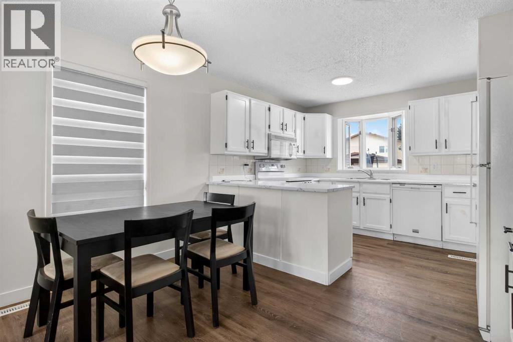 128 Castledale Crescent Ne, Calgary, Alberta
