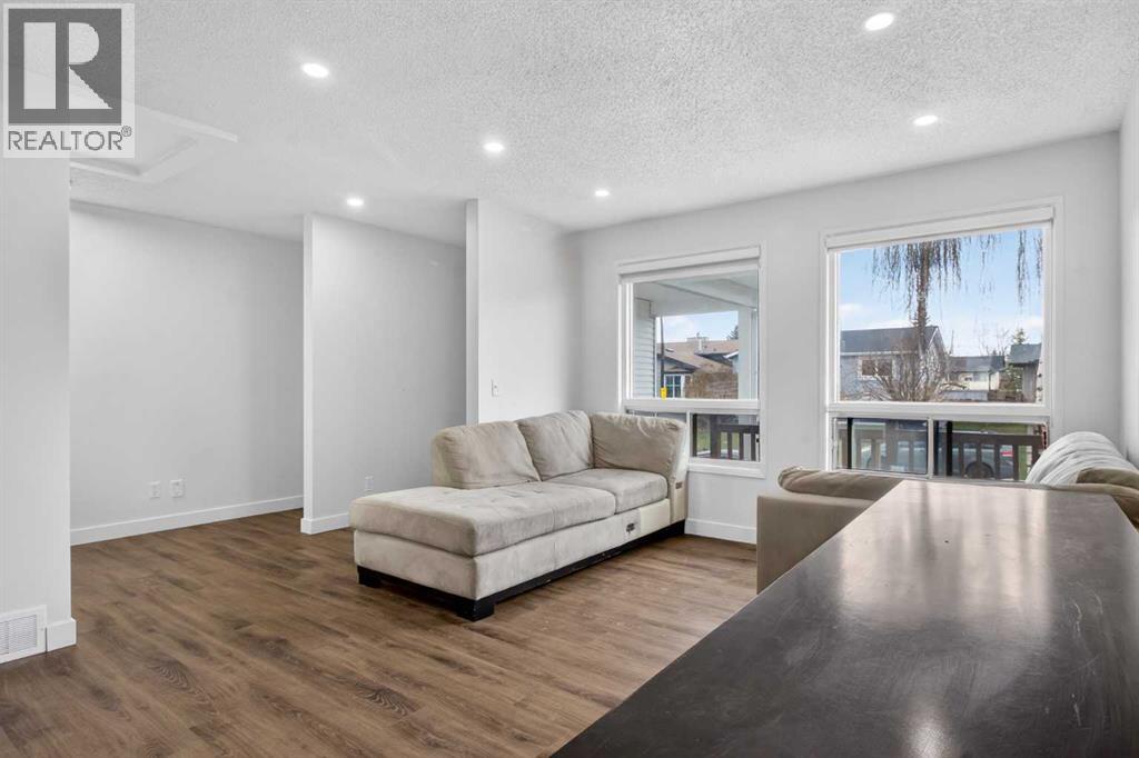 128 Castledale Crescent Ne, Calgary, Alberta
