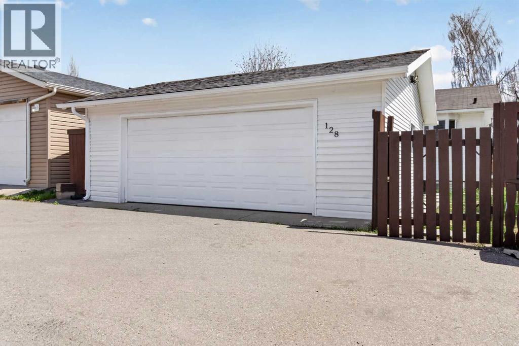 128 Castledale Crescent Ne, Calgary, Alberta