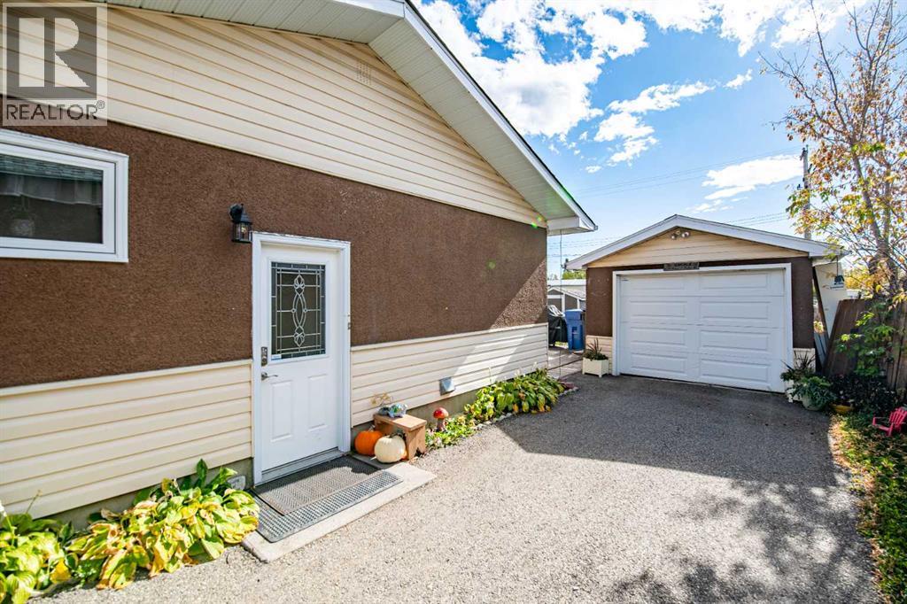 4915 51 Avenue, Eckville, Alberta
