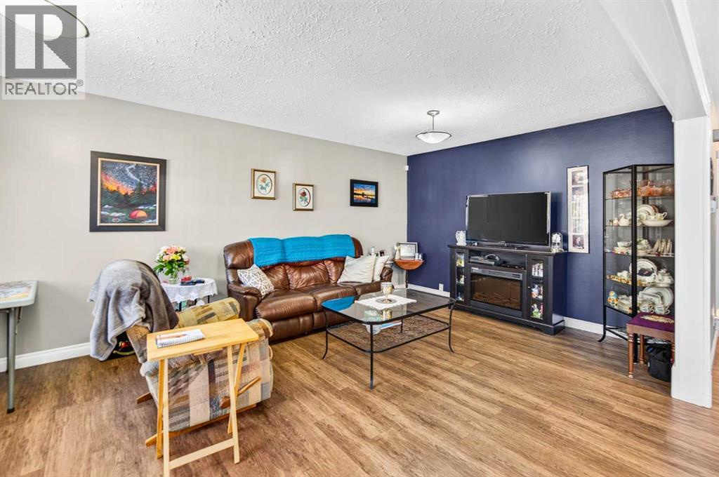 4915 51 Avenue, Eckville, Alberta