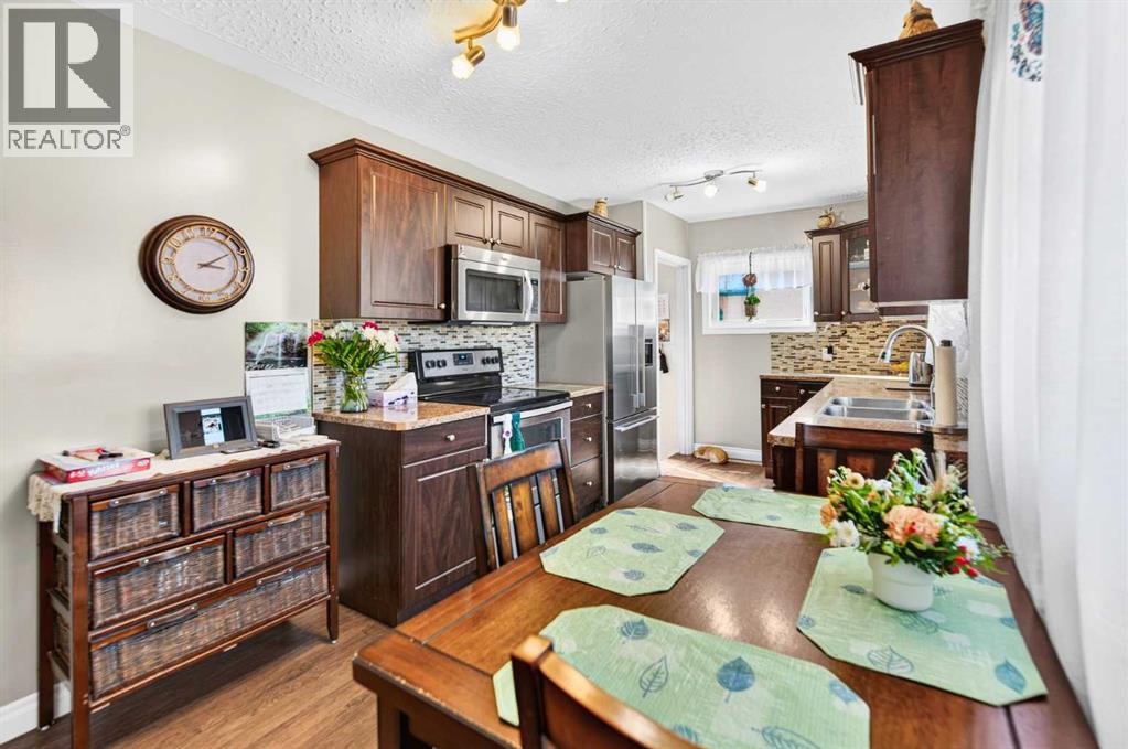 4915 51 Avenue, Eckville, Alberta