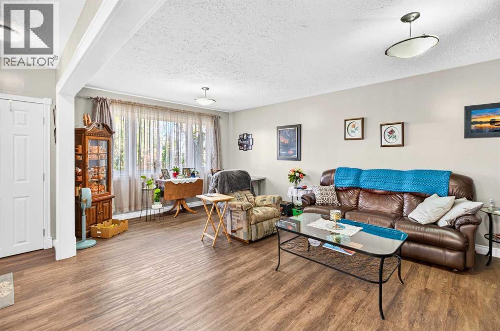 4915 51 Avenue, Eckville, Alberta