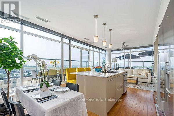 911 - 90 Stadium Road, Toronto (niagara), Ontario