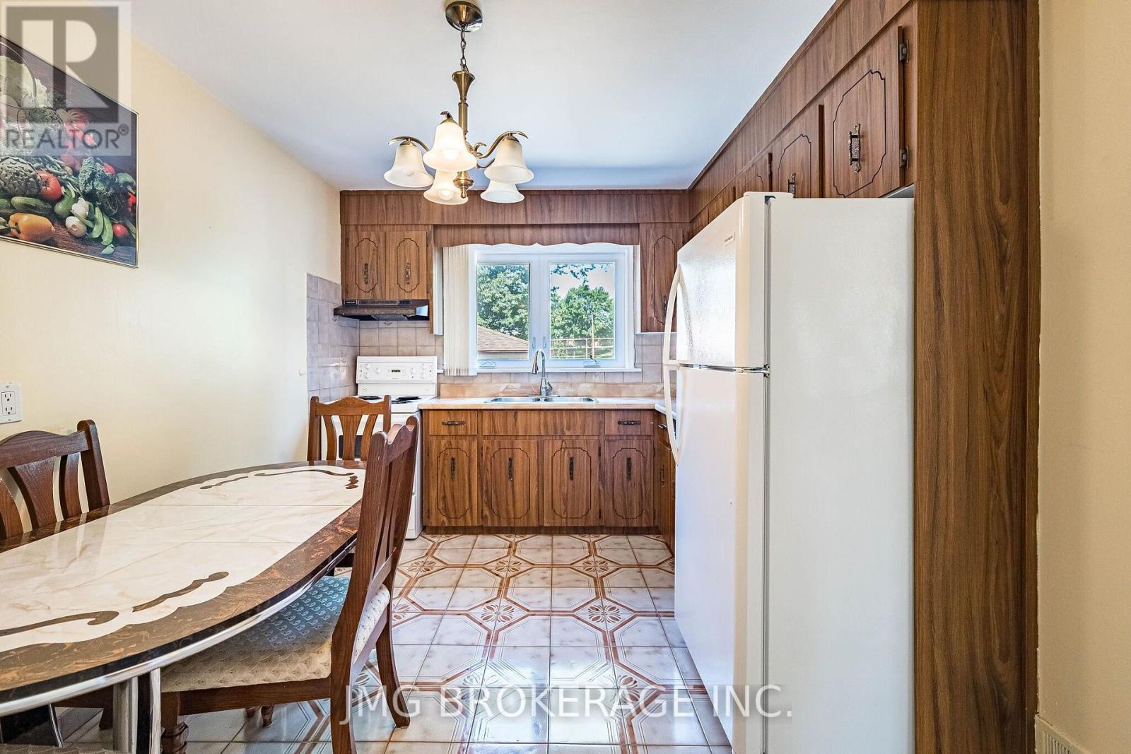 53 Foxrun Avenue, Toronto (downsview-roding-cfb), Ontario
