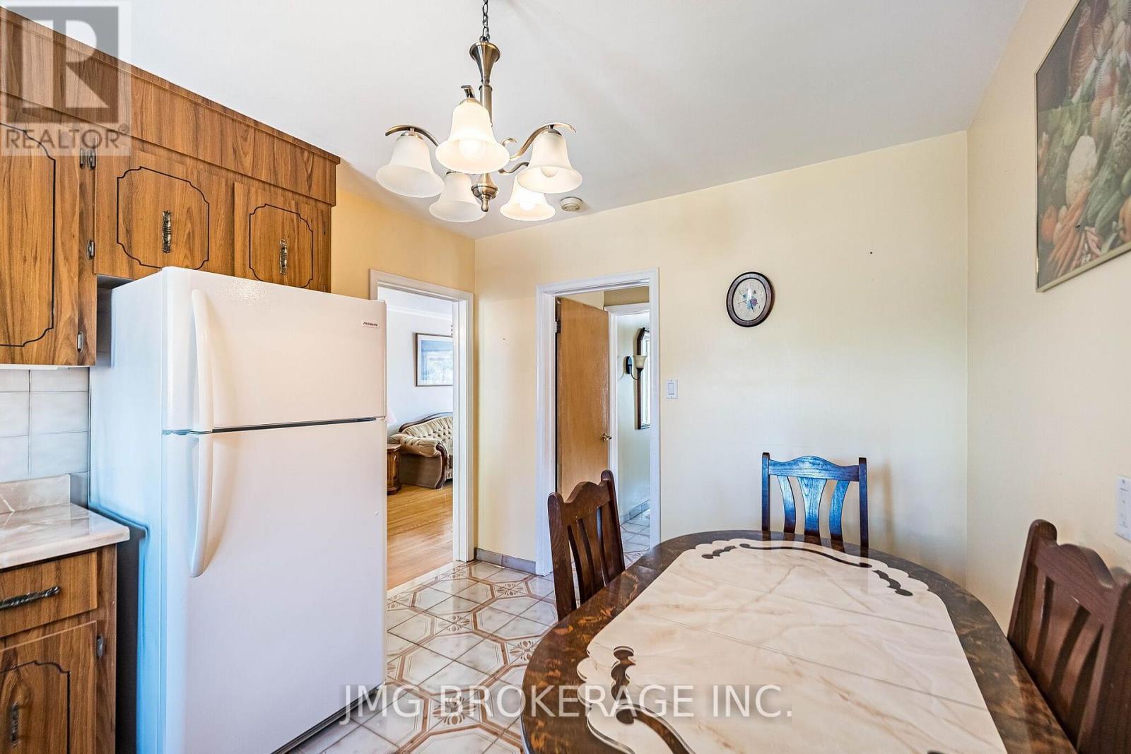 53 Foxrun Avenue, Toronto (downsview-roding-cfb), Ontario