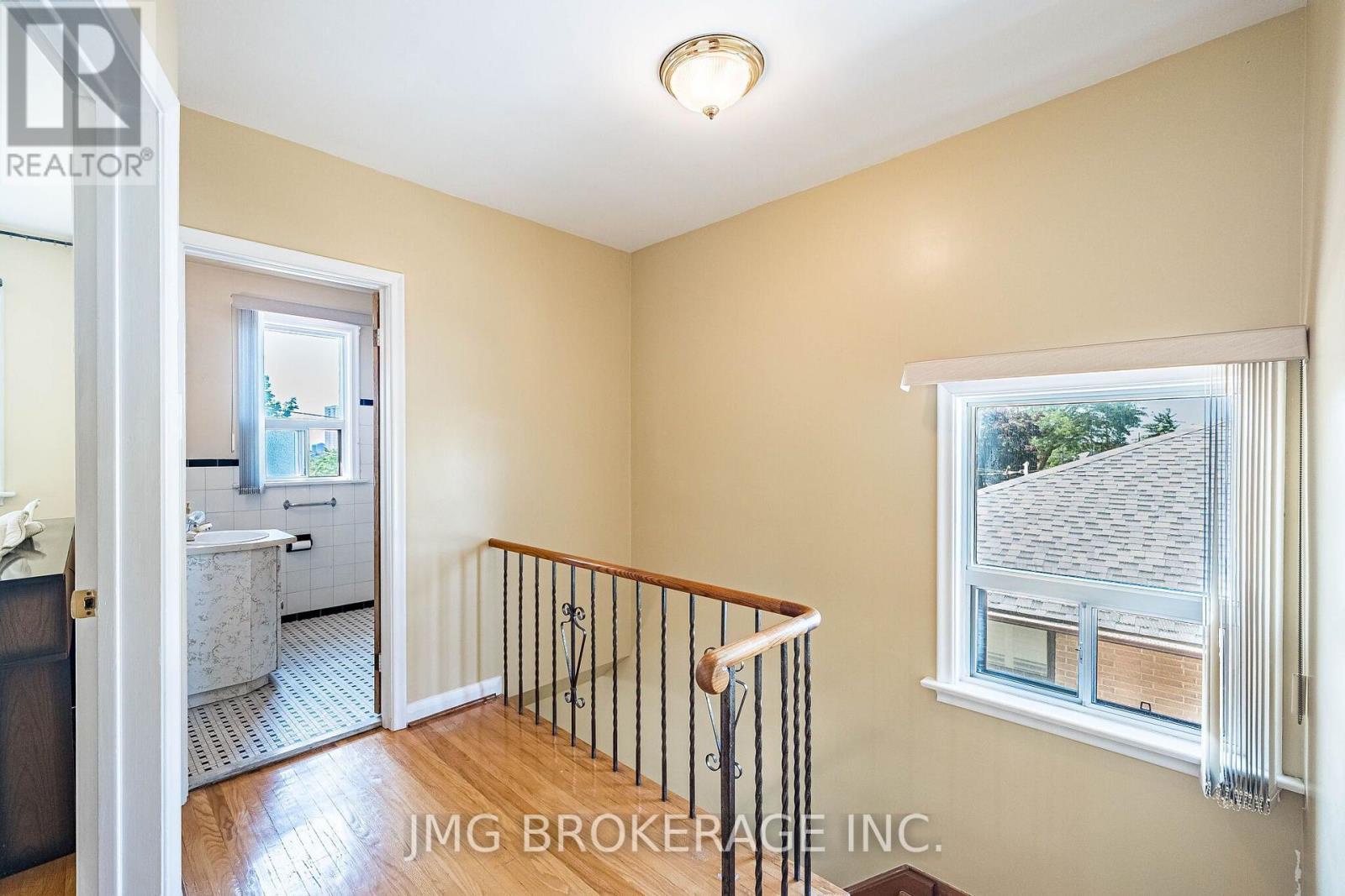 53 Foxrun Avenue, Toronto (downsview-roding-cfb), Ontario
