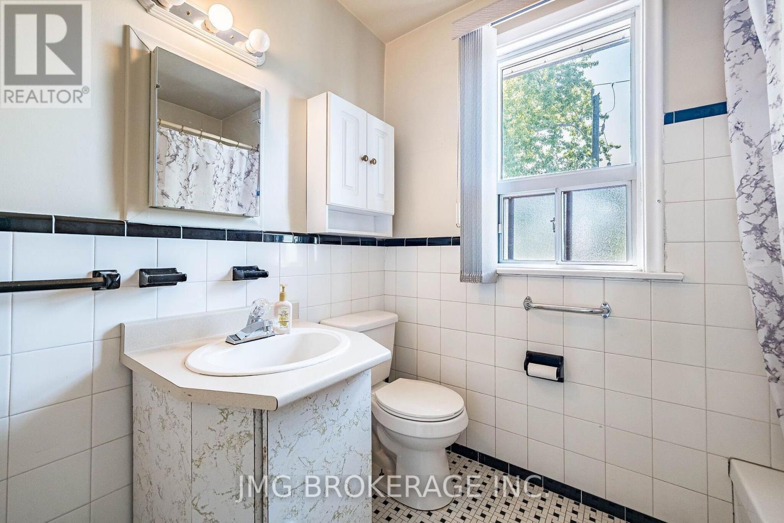 53 Foxrun Avenue, Toronto (downsview-roding-cfb), Ontario