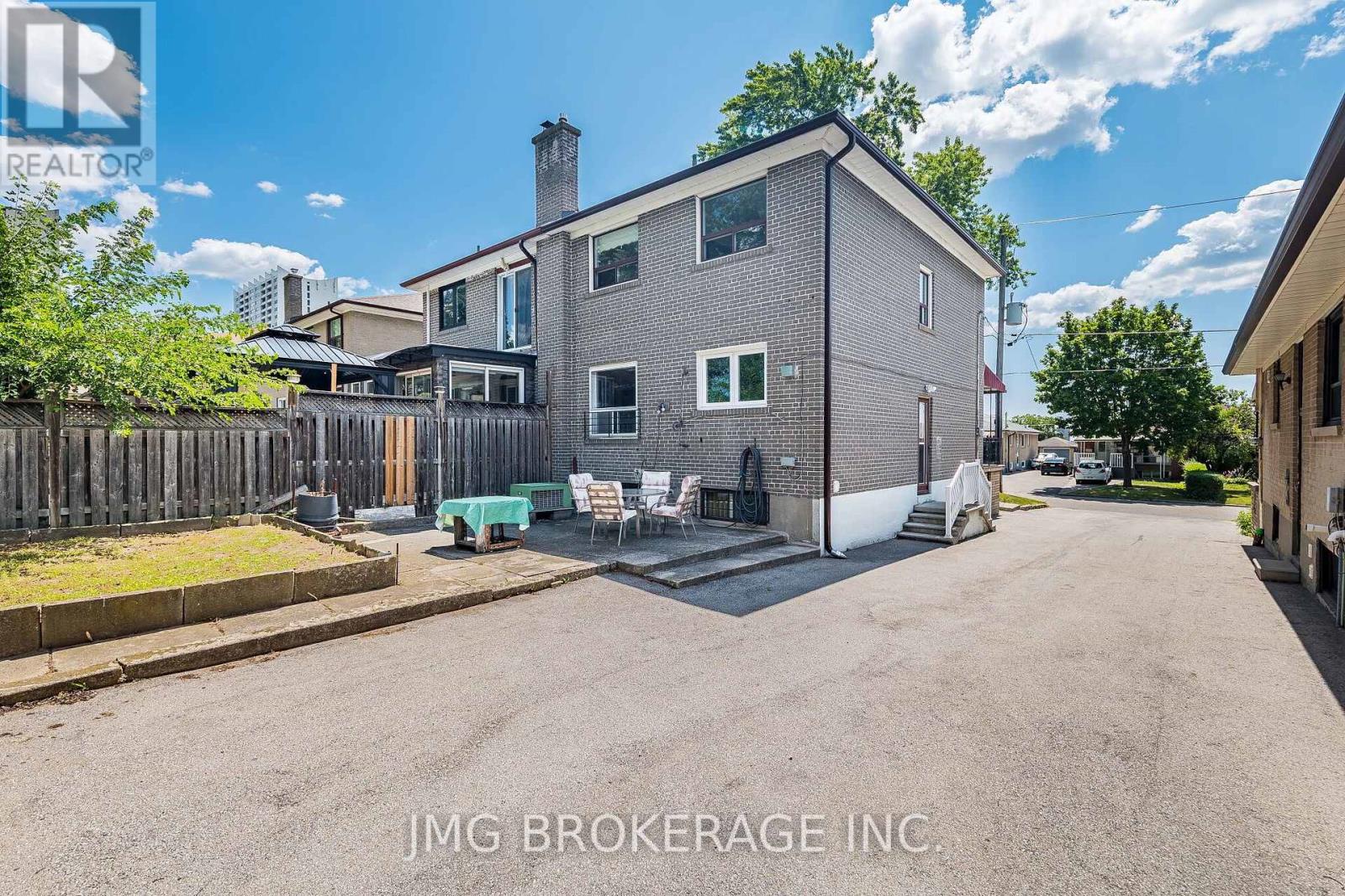 53 Foxrun Avenue, Toronto (downsview-roding-cfb), Ontario