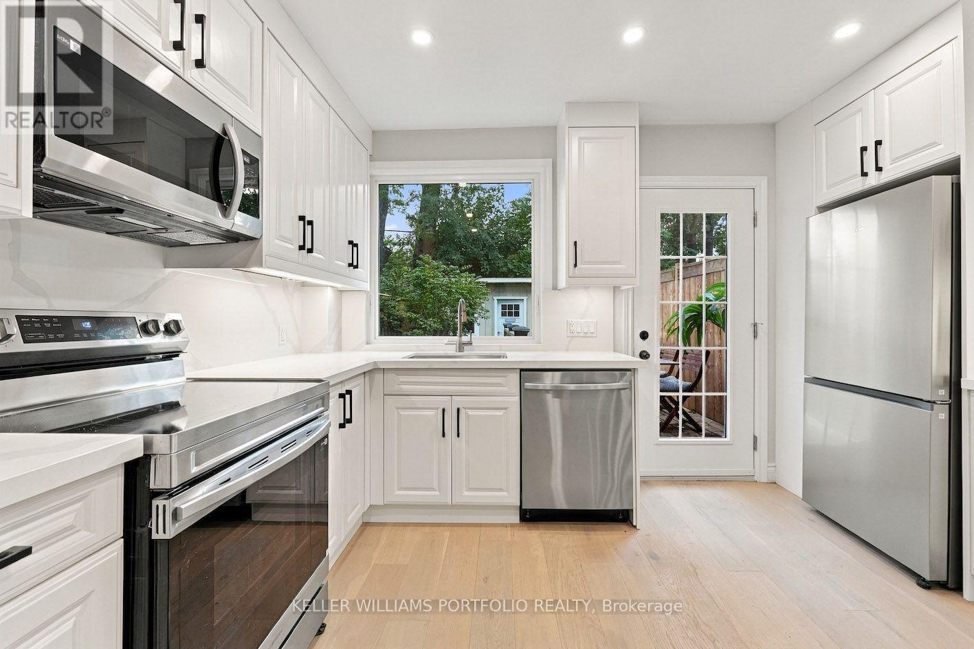 179 Oakcrest Avenue, Toronto (east End-danforth), Ontario