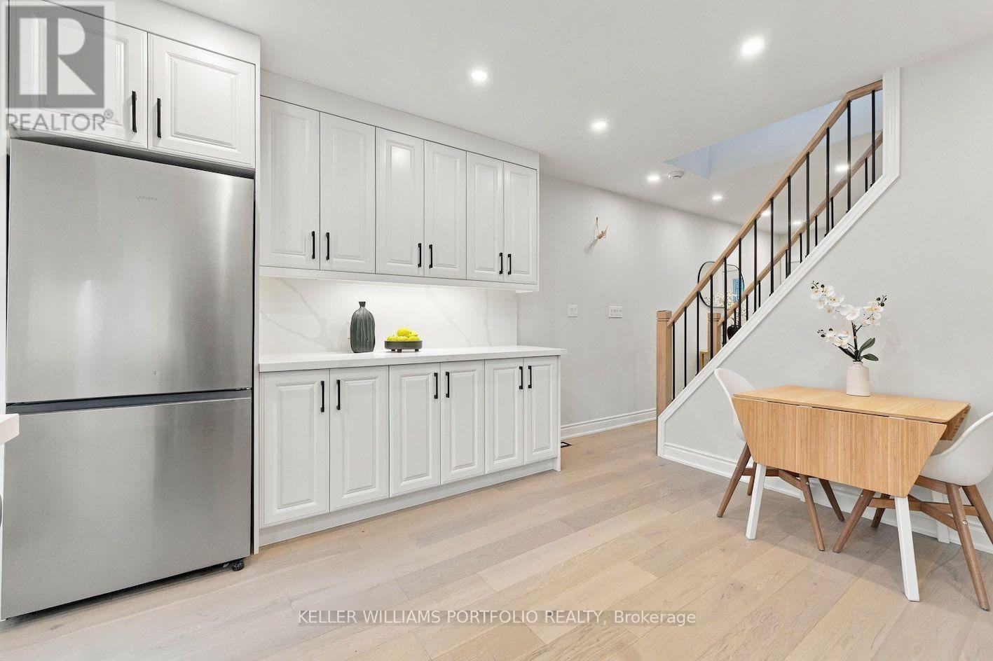179 Oakcrest Avenue, Toronto (east End-danforth), Ontario