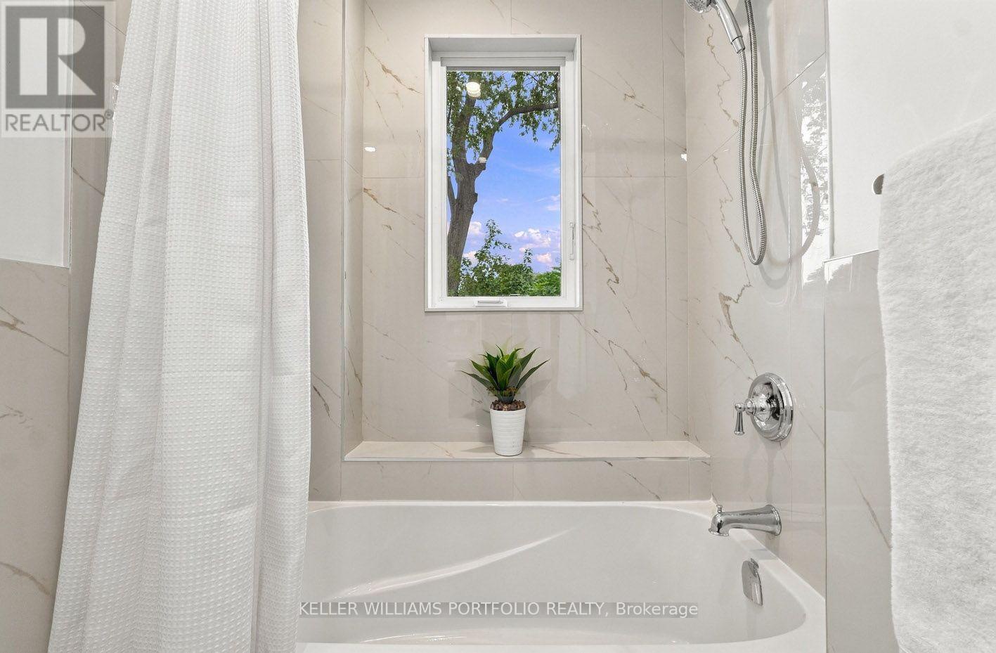 179 Oakcrest Avenue, Toronto (east End-danforth), Ontario