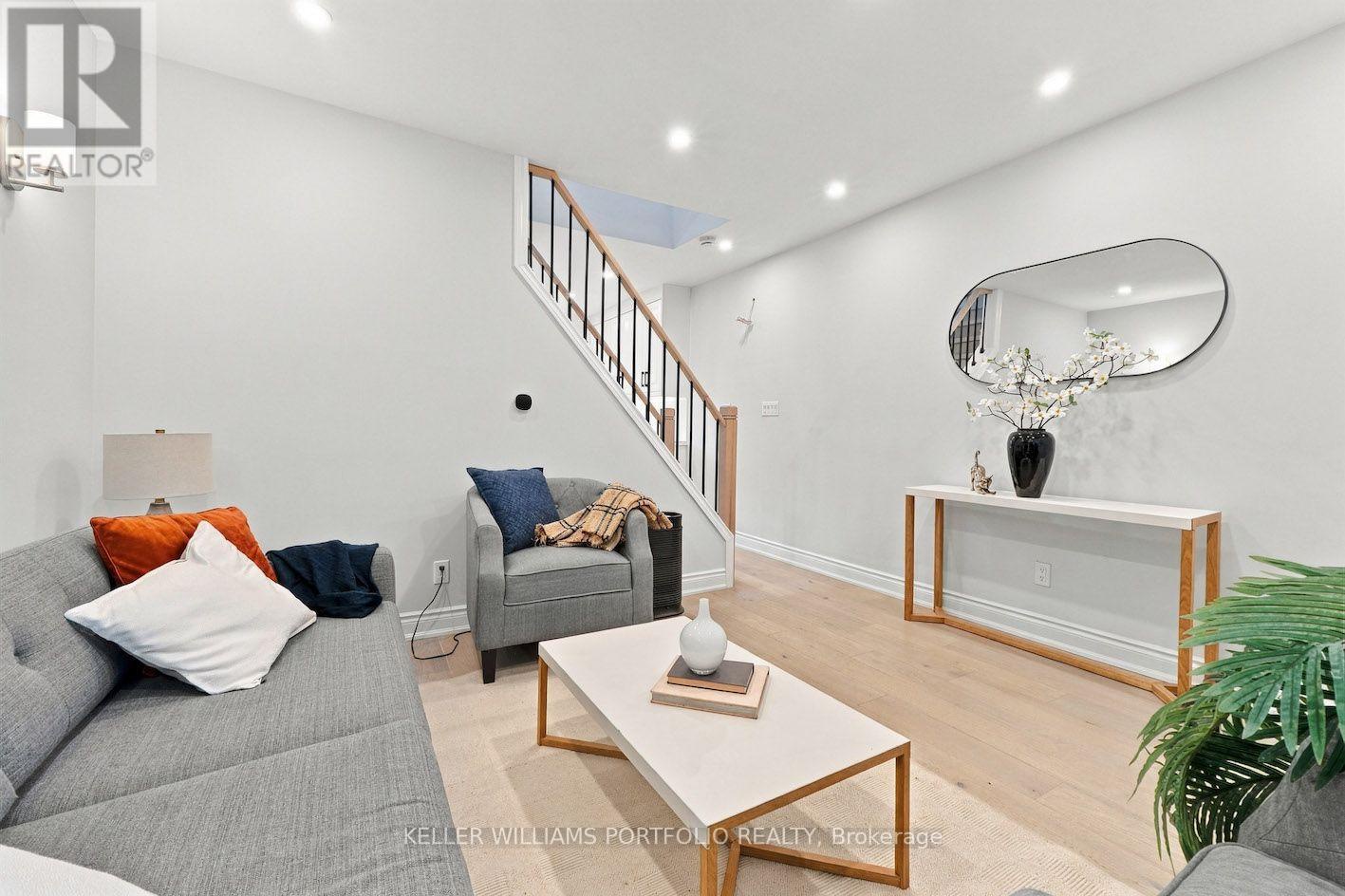 179 Oakcrest Avenue, Toronto (east End-danforth), Ontario