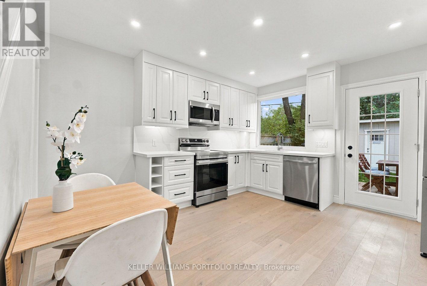179 Oakcrest Avenue, Toronto (east End-danforth), Ontario