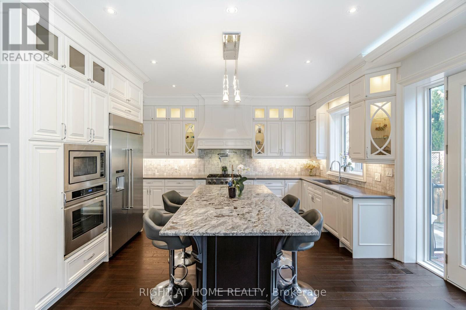 35 Burnelm Drive, Toronto (islington-city Centre West), Ontario