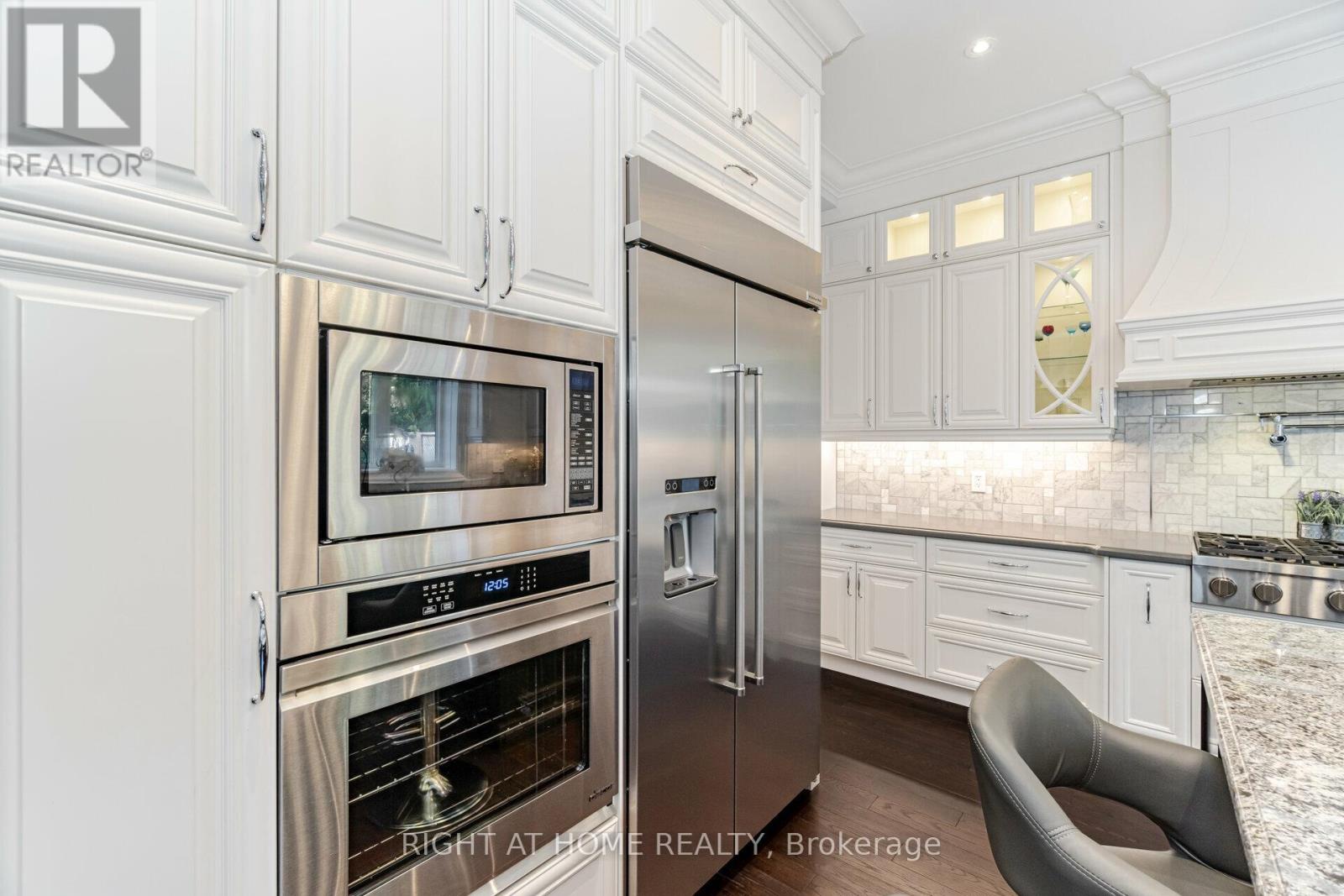 35 Burnelm Drive, Toronto (islington-city Centre West), Ontario