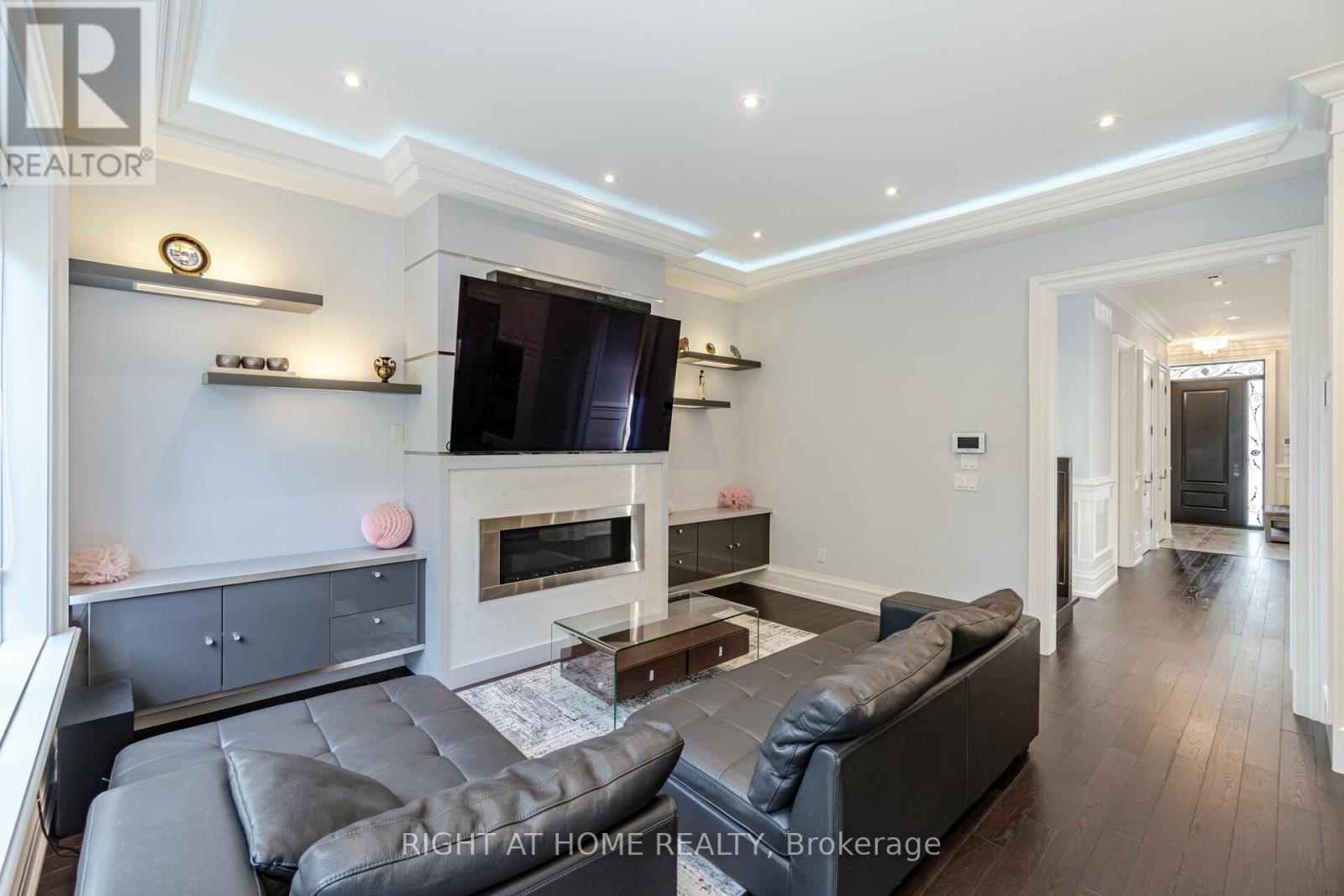 35 Burnelm Drive, Toronto (islington-city Centre West), Ontario