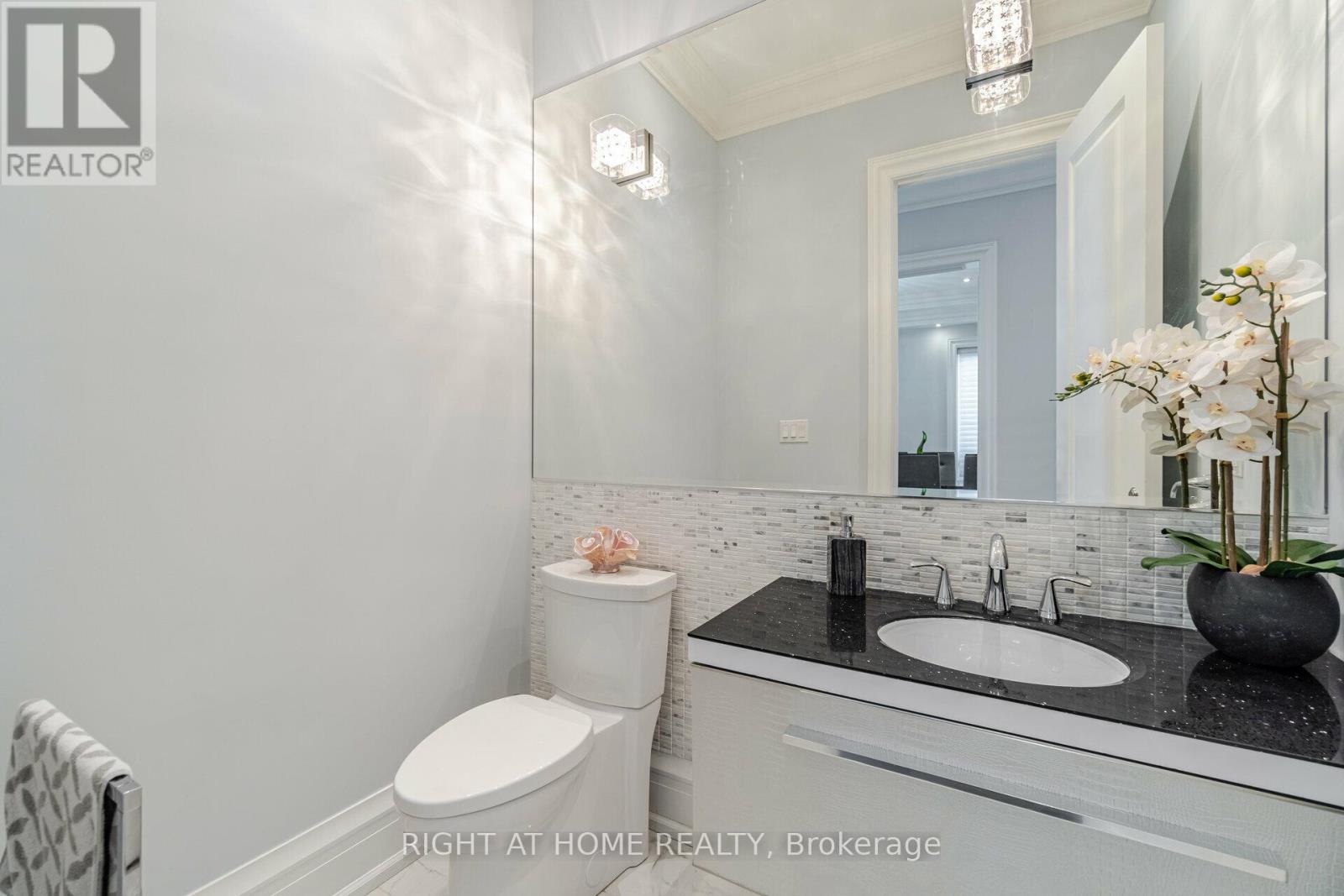 35 Burnelm Drive, Toronto (islington-city Centre West), Ontario