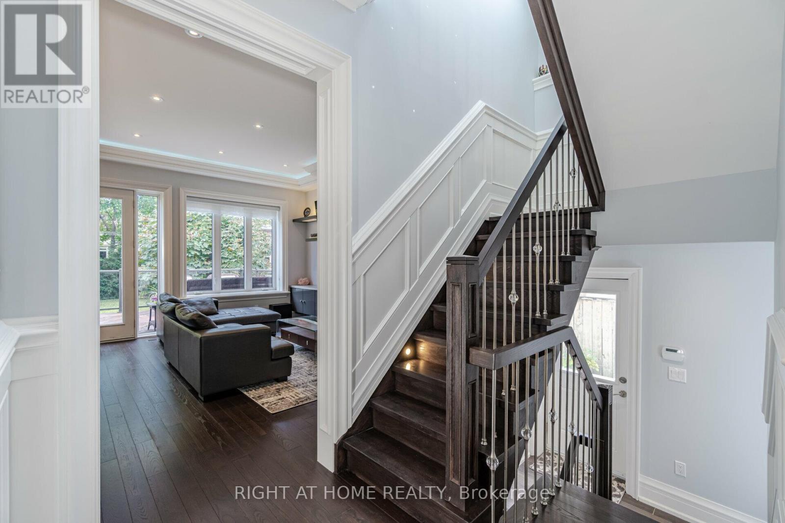 35 Burnelm Drive, Toronto (islington-city Centre West), Ontario