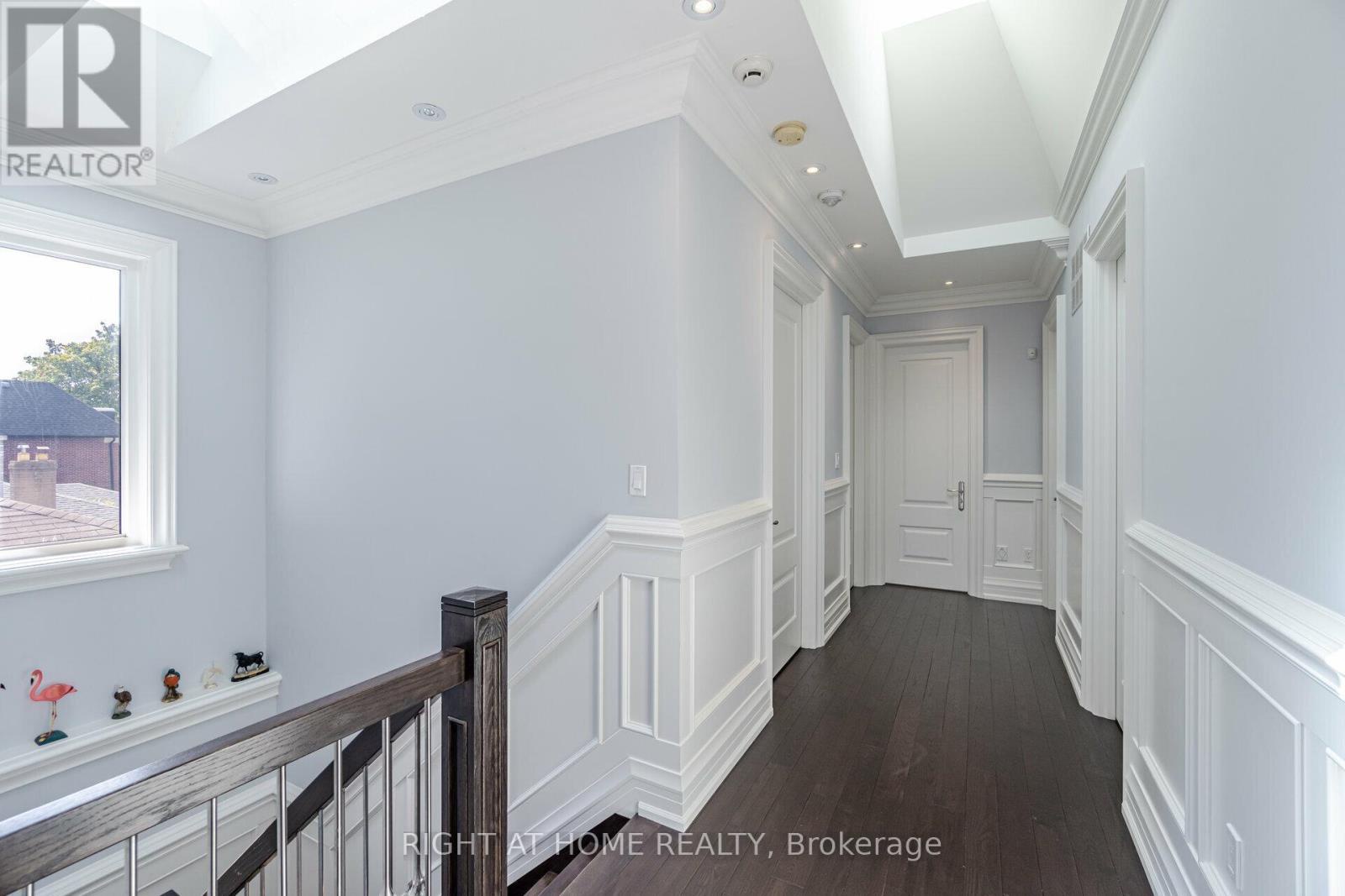 35 Burnelm Drive, Toronto (islington-city Centre West), Ontario